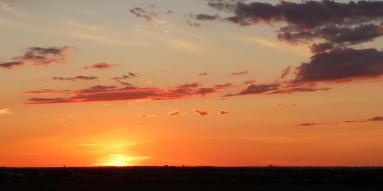 Anna'S Prairie Comfort B & B Moose Jaw Bagian luar foto